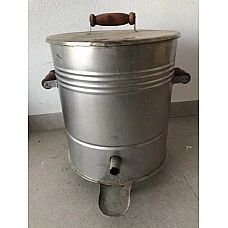 Tannoura (تنّورة) (four à charbon vertical traditionnel) Tannoura (تنّورة) (four à charbon vertical traditionnel)