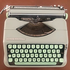 Machine à écrire portable mécanique Hermes Baby Machine à écrire portable mécanique Hermes Baby