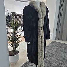 Manteau en fourrure – coupe élégante Manteau en fourrure – coupe élégante